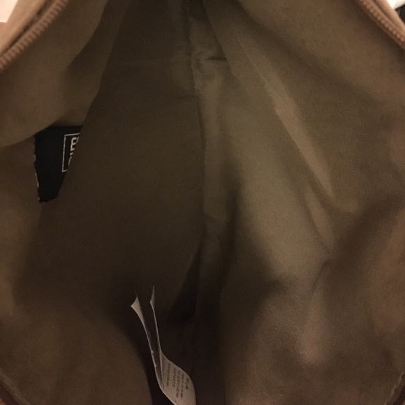 Skull Wristlet 💀 - Picture 2 of 2