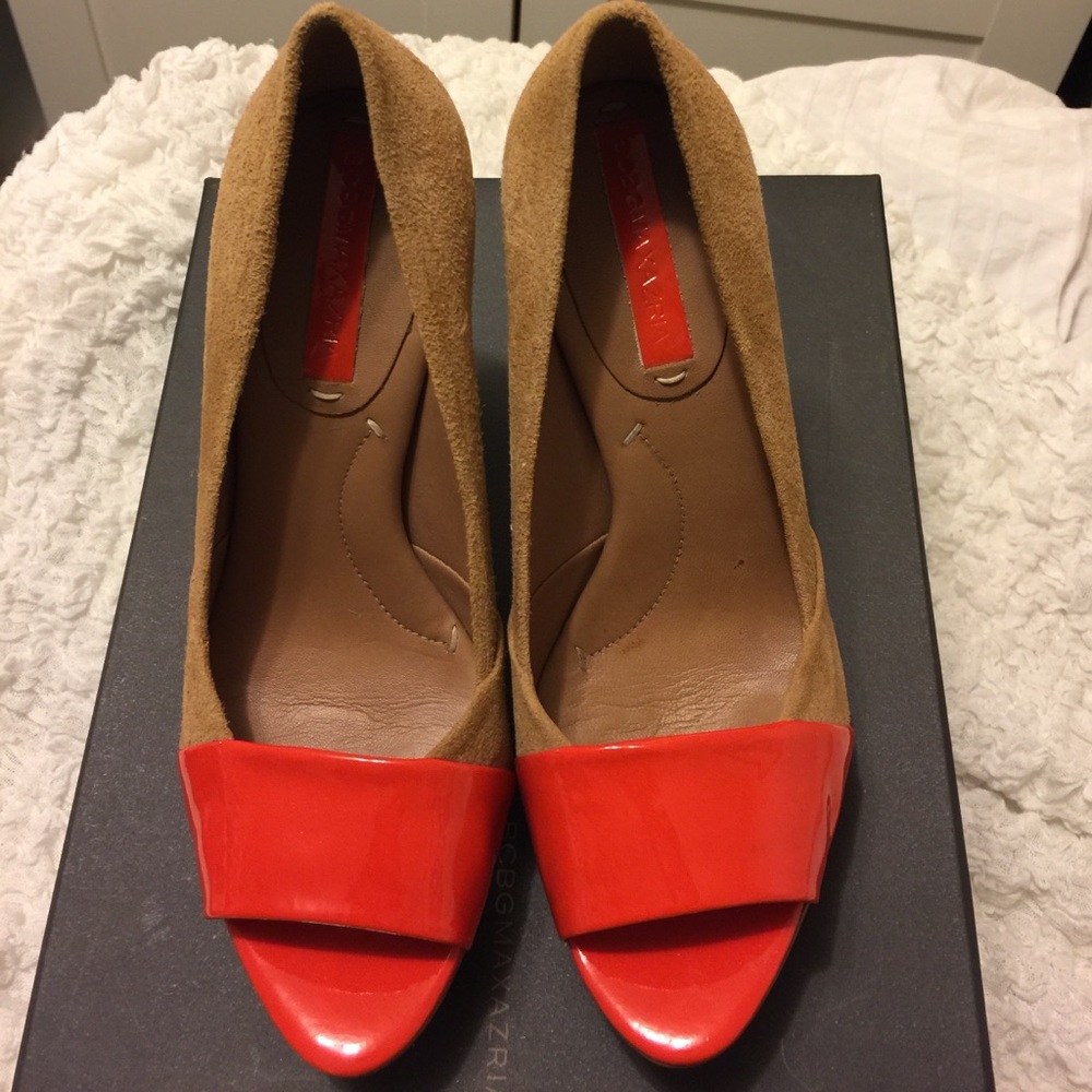 BCBG MAXAZRIA PUMP