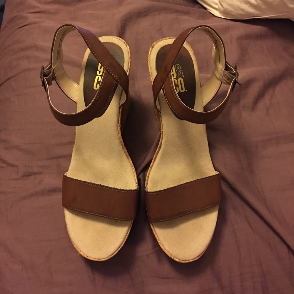 9&CO. Brown wedges