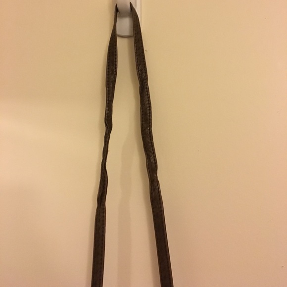 👑 A small little crossbody with 3 zippers. - Picture 2 of 4