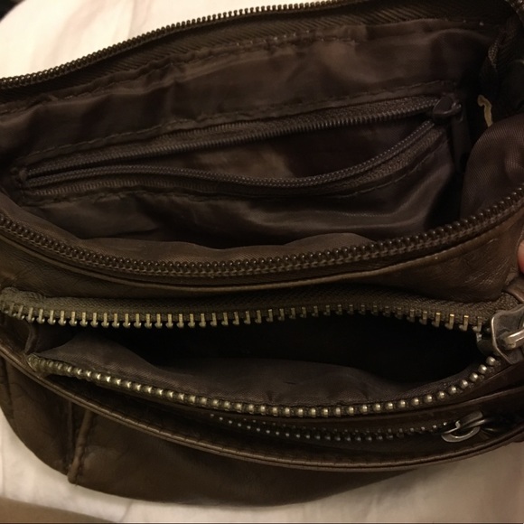 👑 A small little crossbody with 3 zippers. - Picture 4 of 4