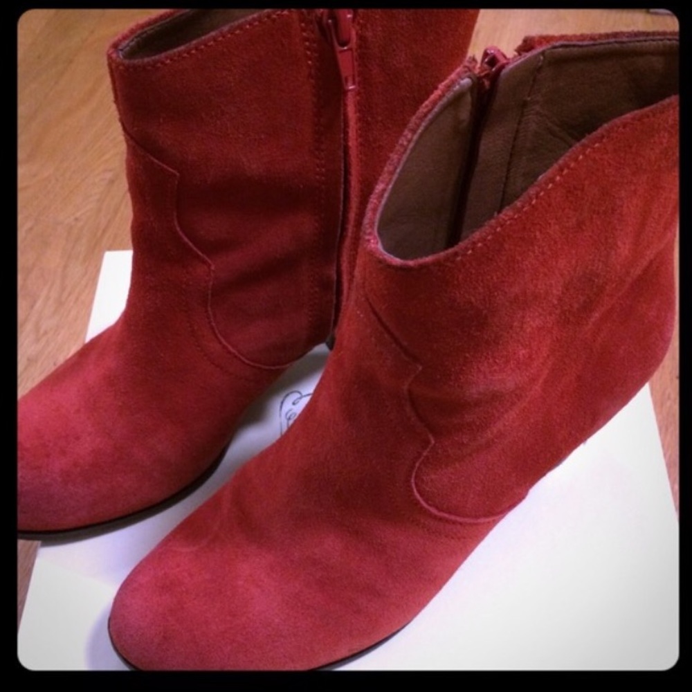 Red lucky suede boots