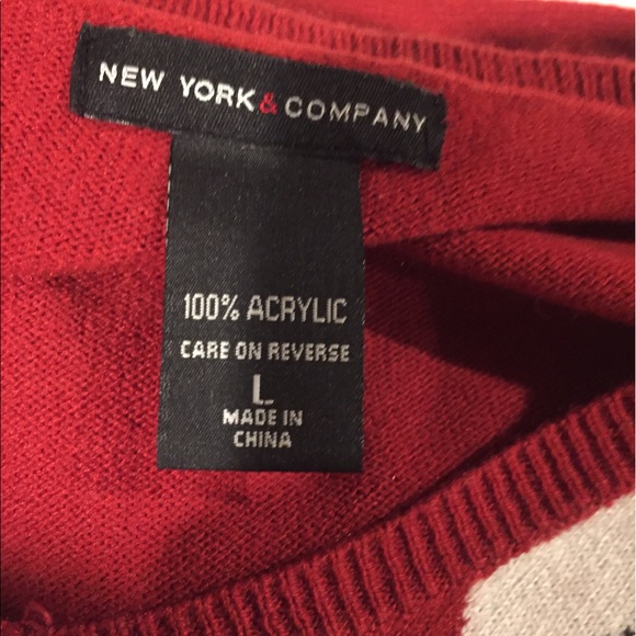 Sweater red and white I have a large and XL - Picture 3 of 4