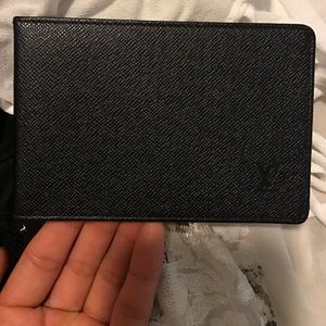 Louis Vuitton bi fold