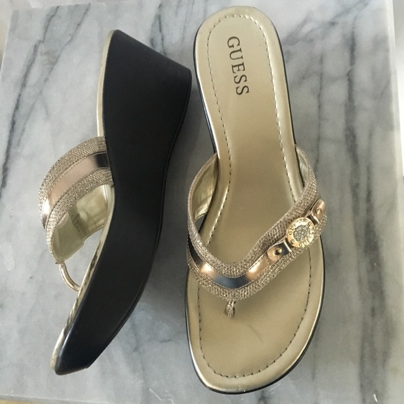 GuEss cHaMpaGne g0ld WedGe sAnDals - Picture 8 of 13
