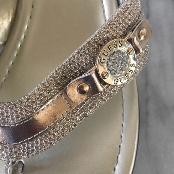 GuEss cHaMpaGne g0ld WedGe sAnDals - Picture 3 of 13