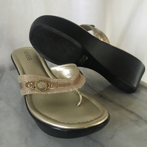 GuEss cHaMpaGne g0ld WedGe sAnDals - Picture 4 of 13