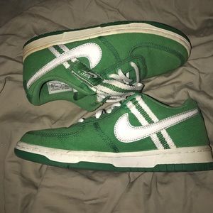 Green nikes GUC - kids 5.5 women's 7