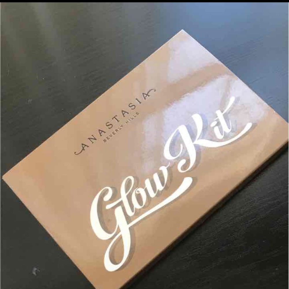 ANASTASIA BEVERLY HILLS GLOW KIT