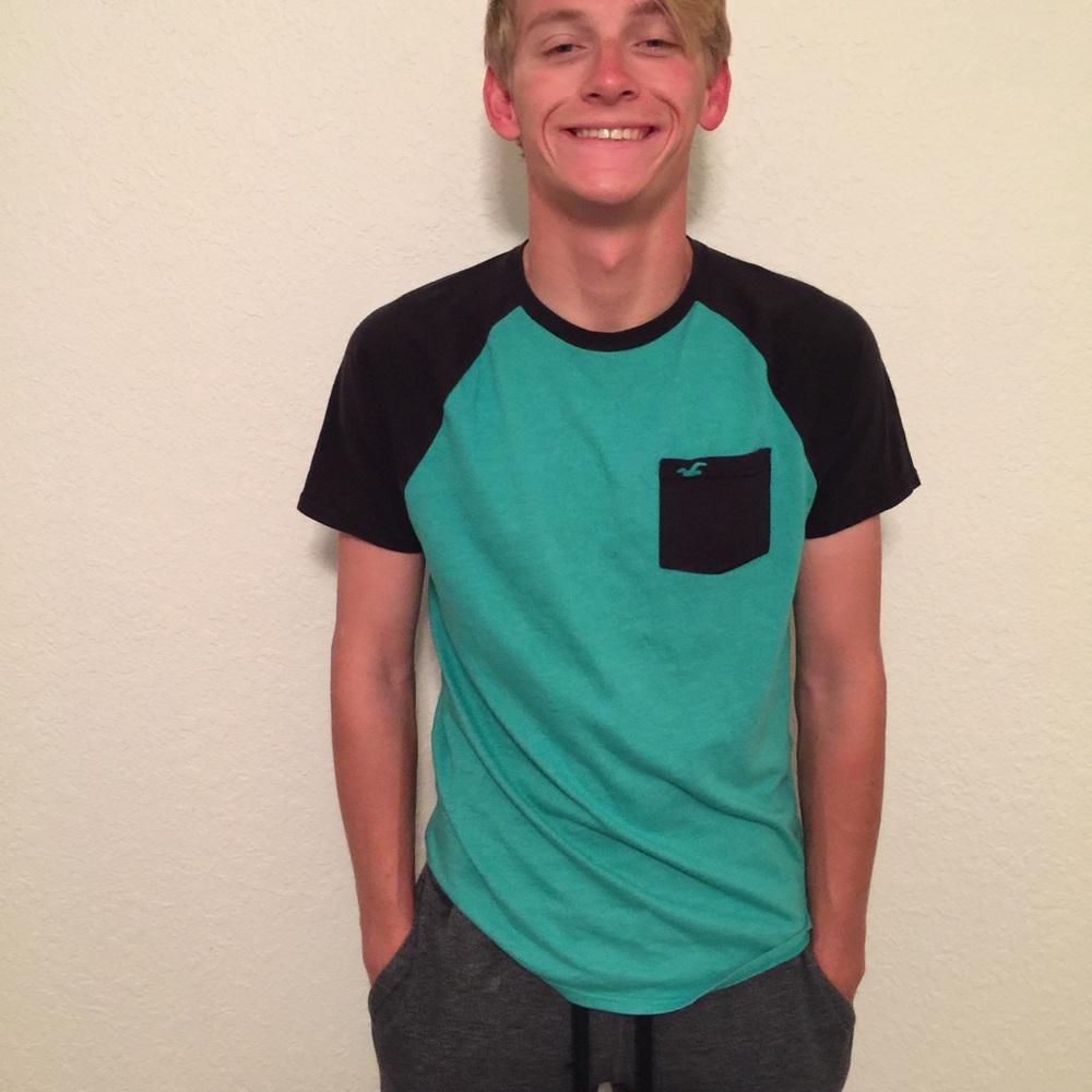hollister tshirt