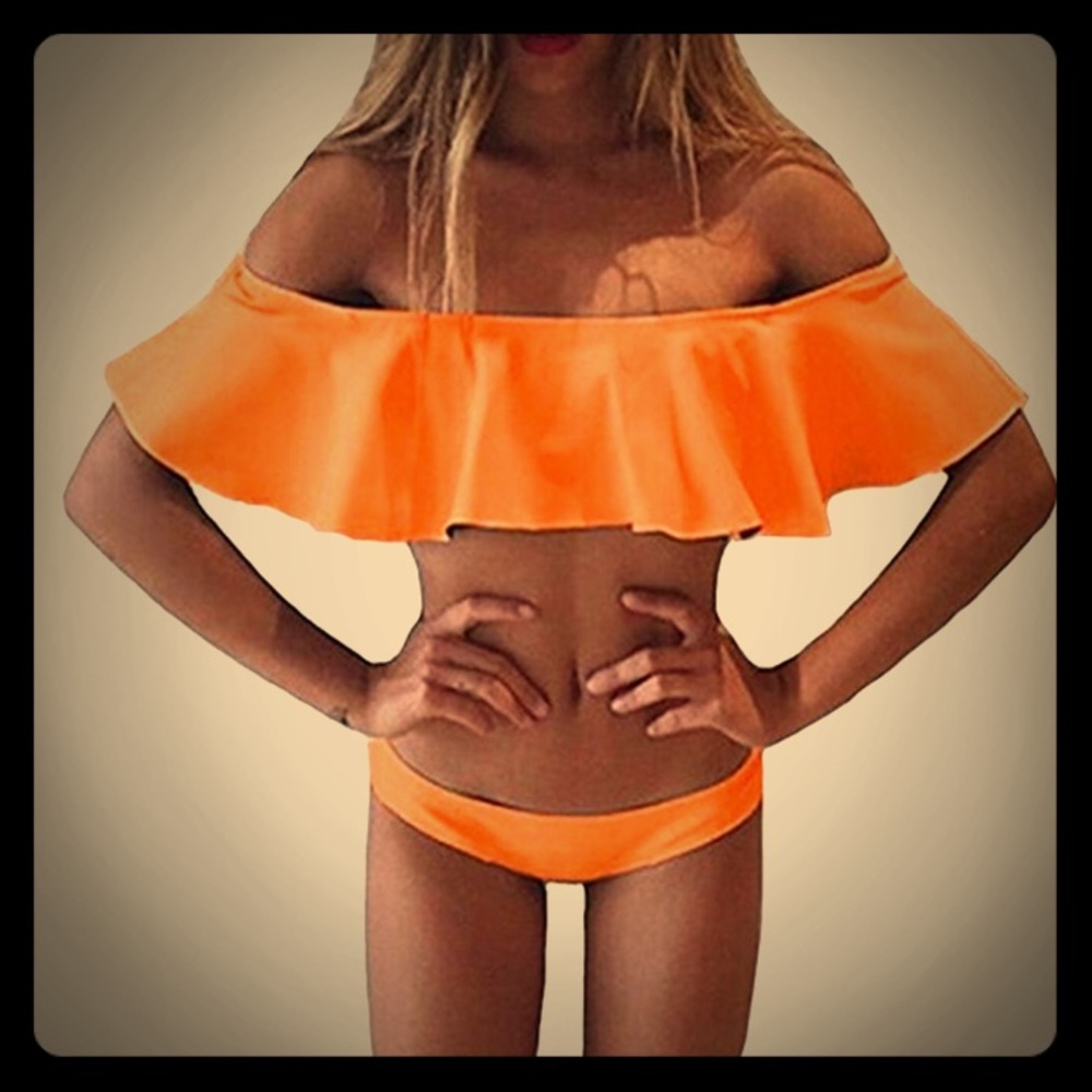 Off the Shoulder Ruffle Bikini 👙