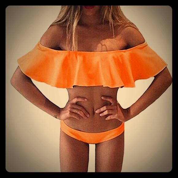 Off the Shoulder Ruffle Bikini 👙 - Picture 1 of 6