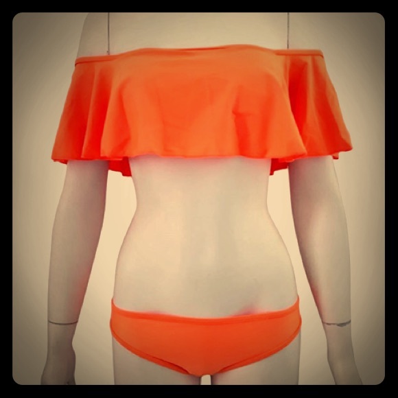 Off the Shoulder Ruffle Bikini 👙 - Picture 2 of 6