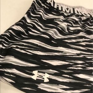 UA Loose Fit Blk/Wht Shorts