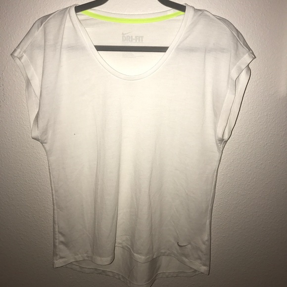 Basic Nike white tee - Picture 1 of 2