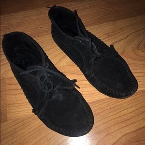 Minnetonka Blk Suede Ankle Boot