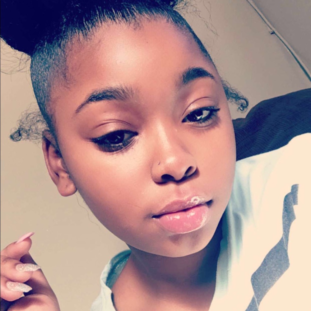Meet your Posher, Monica