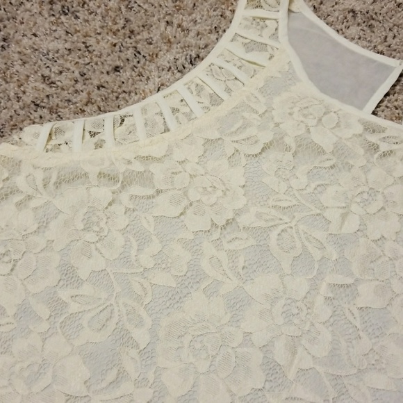 Sleeveless Lace Ivory Top - Plus - Picture 4 of 4