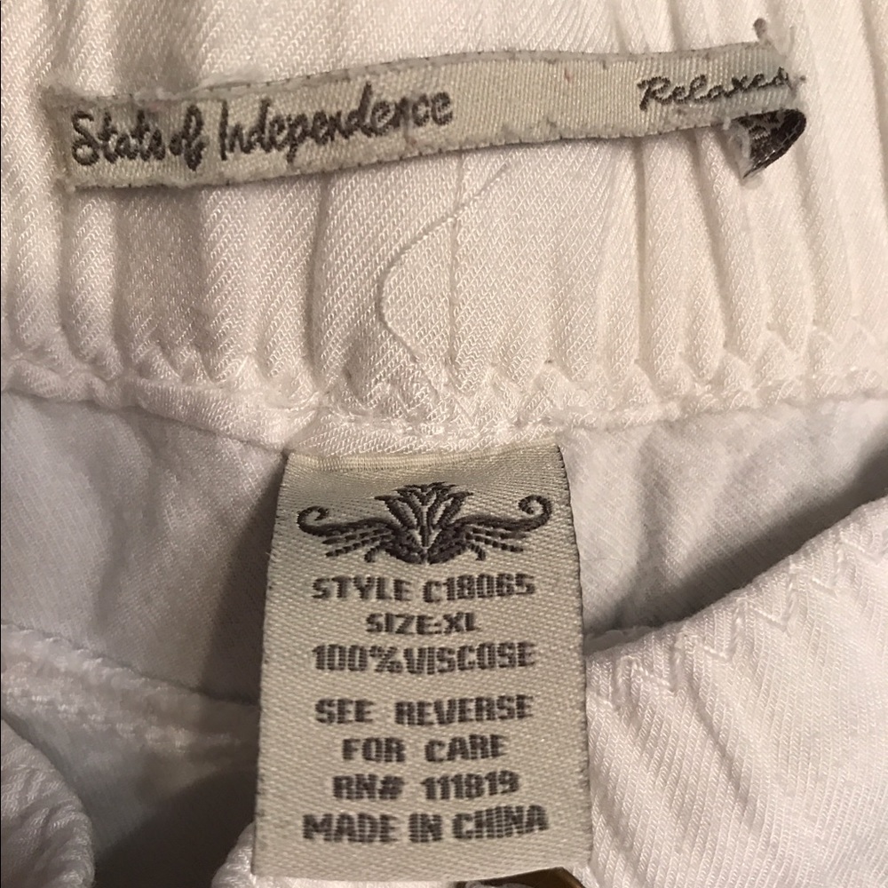 Size xl white Capri elastic waist and around knees