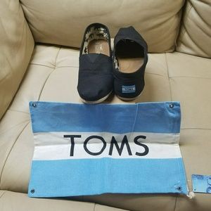 Toms Classic Black Canvas