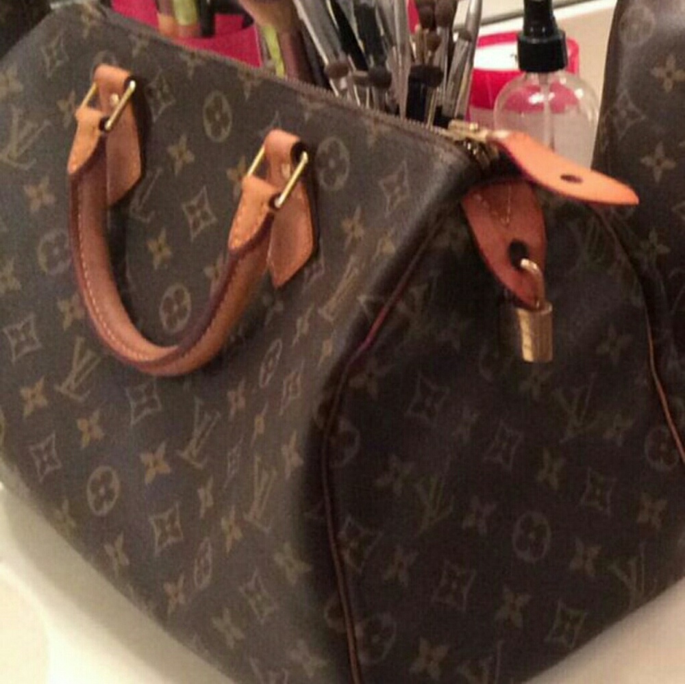 ****SOLD***    AUTH LV MONOGRAM SPEEDY 30