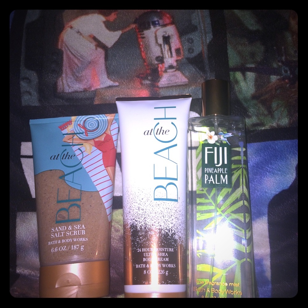 Just in time for summer!!! Bath and body Bundle💙