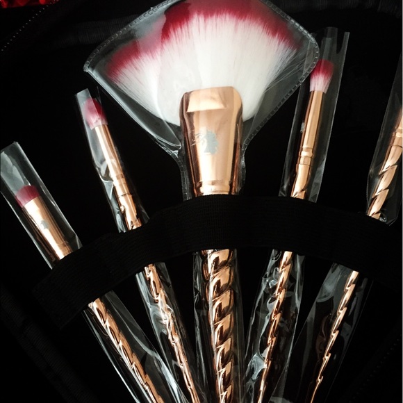 Royal unicorn rose gold makeup brushes - Picture 3 of 7