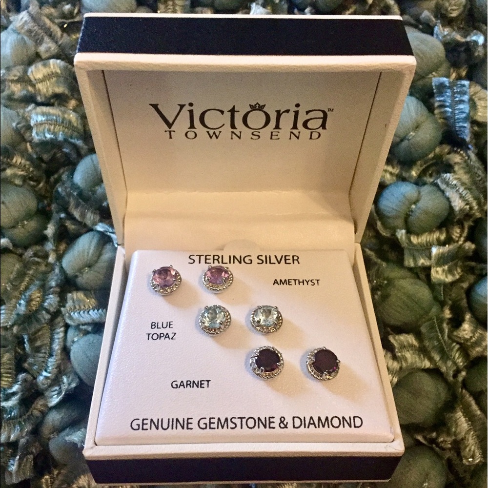 Victoria Townsend Earring Studs. New.