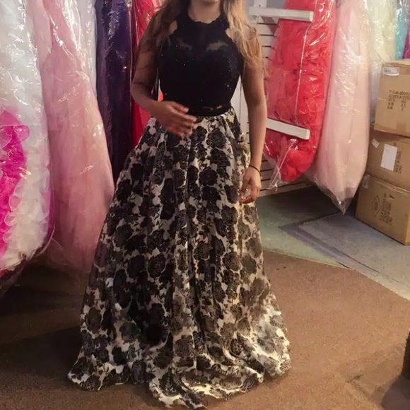 Long dress - Picture 1 of 2