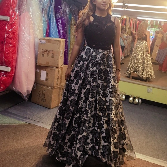 Long dress - Picture 2 of 2