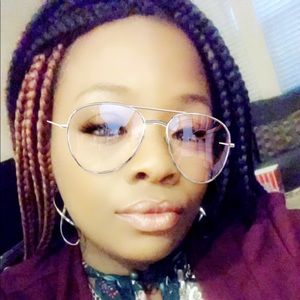 Meet your Posher, Kendra