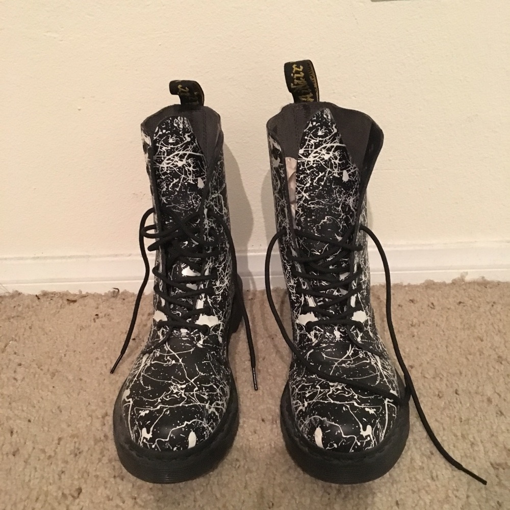 Dr Martens 10-eye boot 💖