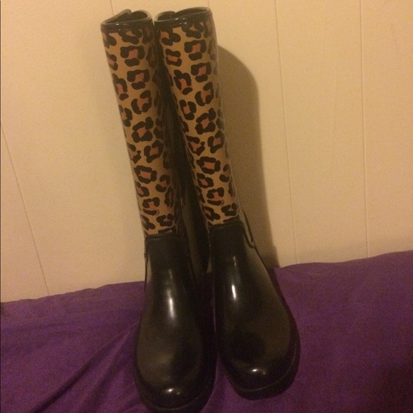 New coach rain boots - Picture 3 of 3