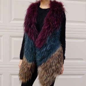 ✖️SOLD✖️vintage tri color RACCOON FUR VEST