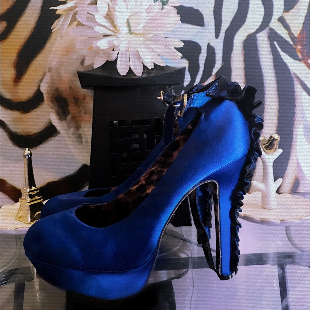 Betsy Johnson ruffle pumps