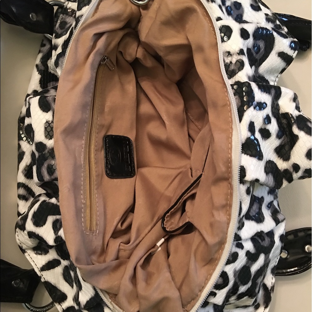 🌷SALE🌷Like New! Cheetah Print Large Hobo Bag - Picture 4 of 4