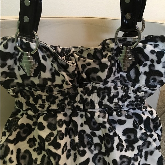 🌷SALE🌷Like New! Cheetah Print Large Hobo Bag - Picture 2 of 4