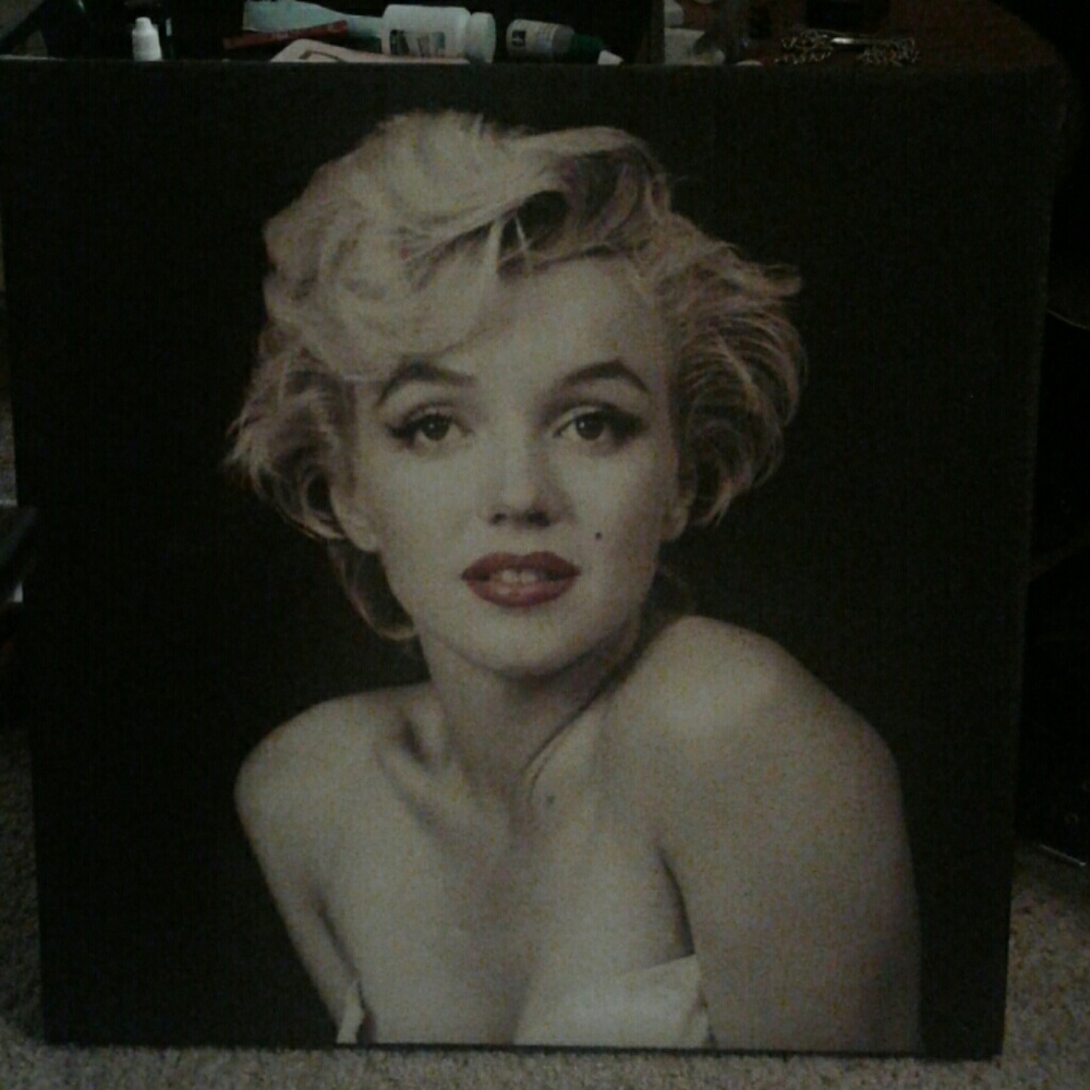 Marilyn Monroe print on canvas 5' x 5'
