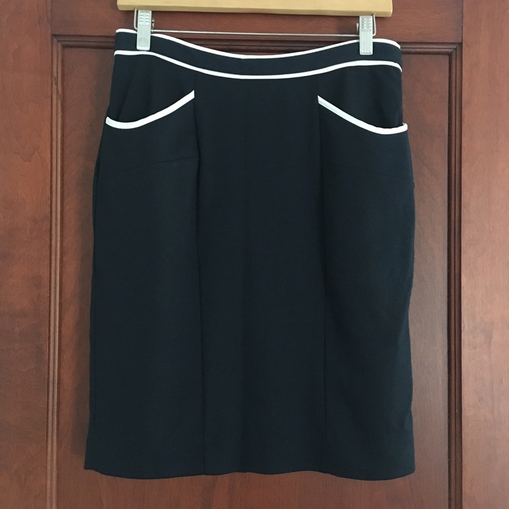 Banana Republic navy & white pencil skirt - size 4