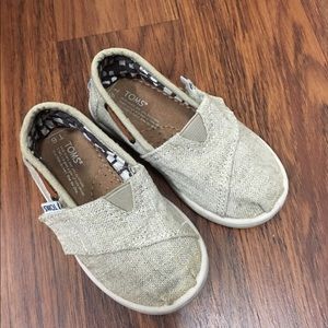 toms unisex size 6c