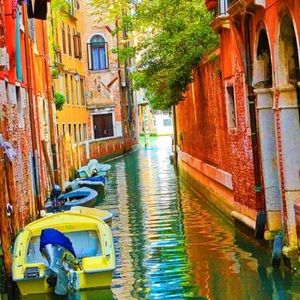 Meet your Posher, Akilah