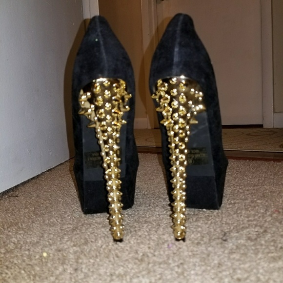 Black spiked heels work once - Picture 3 of 4
