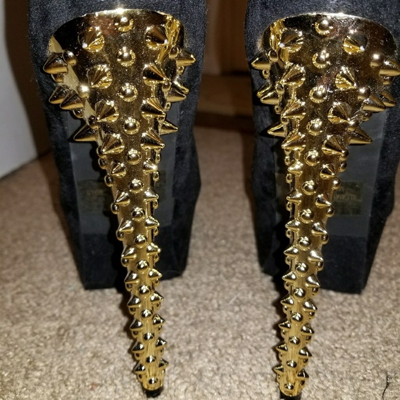 Black spiked heels work once - Picture 4 of 4