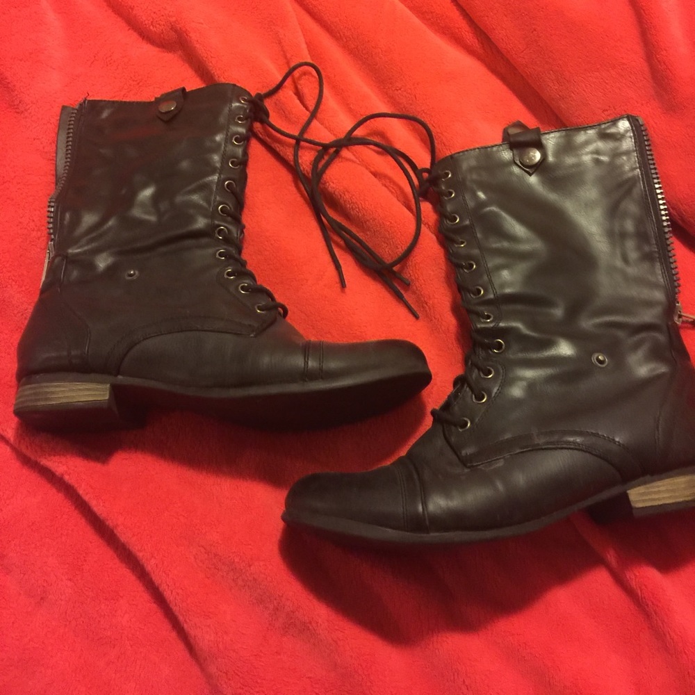 Combat boots