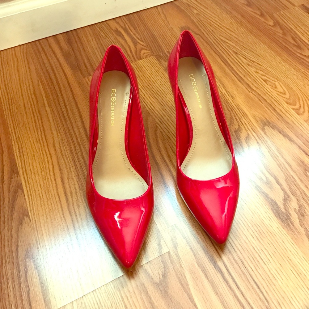 Bcbg red pumps