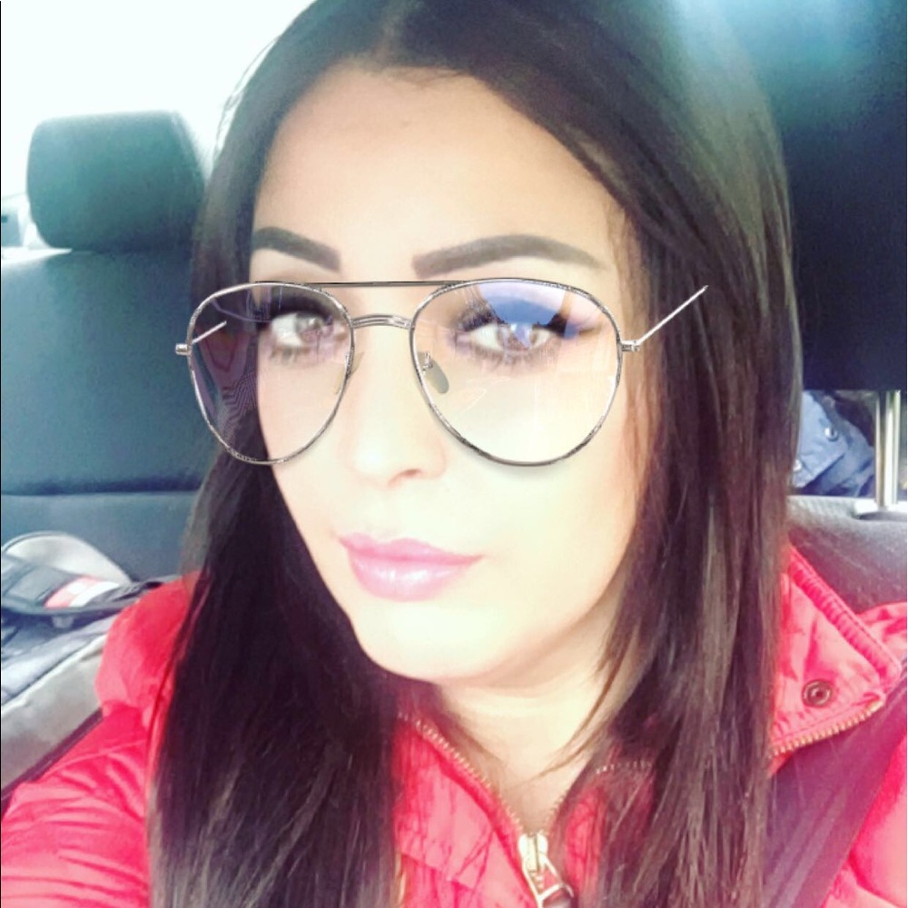 Meet your Posher, Samira