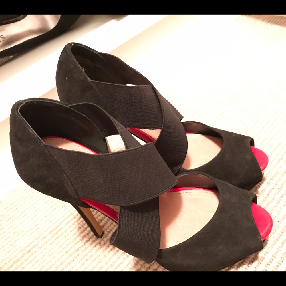 Black sueded sandals