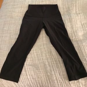 Lulu Lemon Black Wunder Under High-rise Capri
