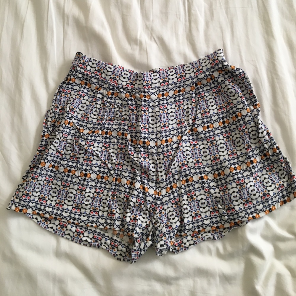 H&M fun printed shorts! With pockets!