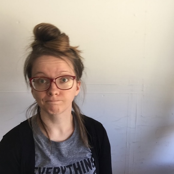 Meet your Posher, Beth - Picture 1 of 1
